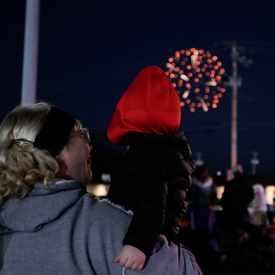 Holidays In Hermitage Social Crop